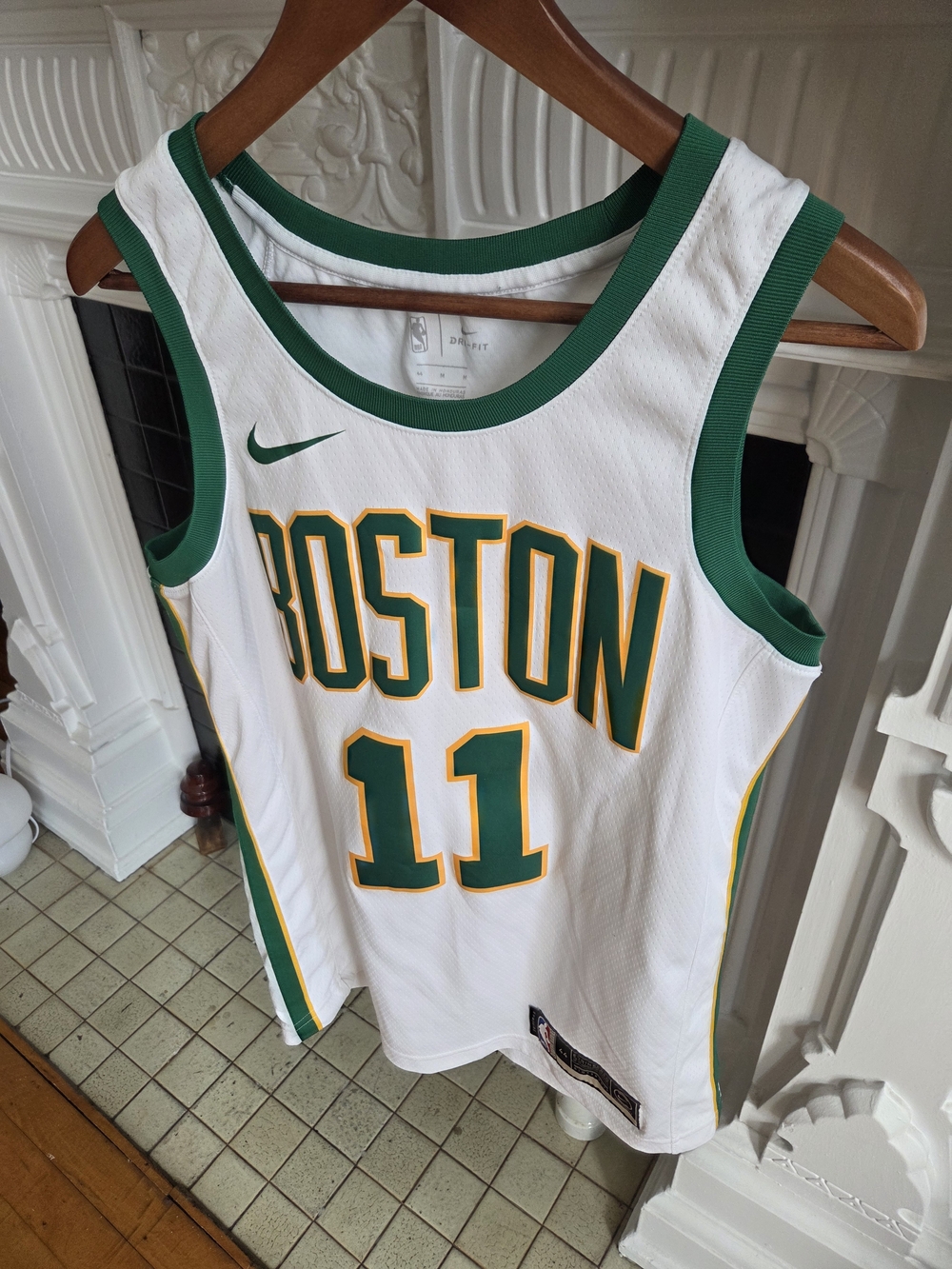 Nike DRI-FIT Boston Celtics Kyrie Irving #11 City jersey - Medium